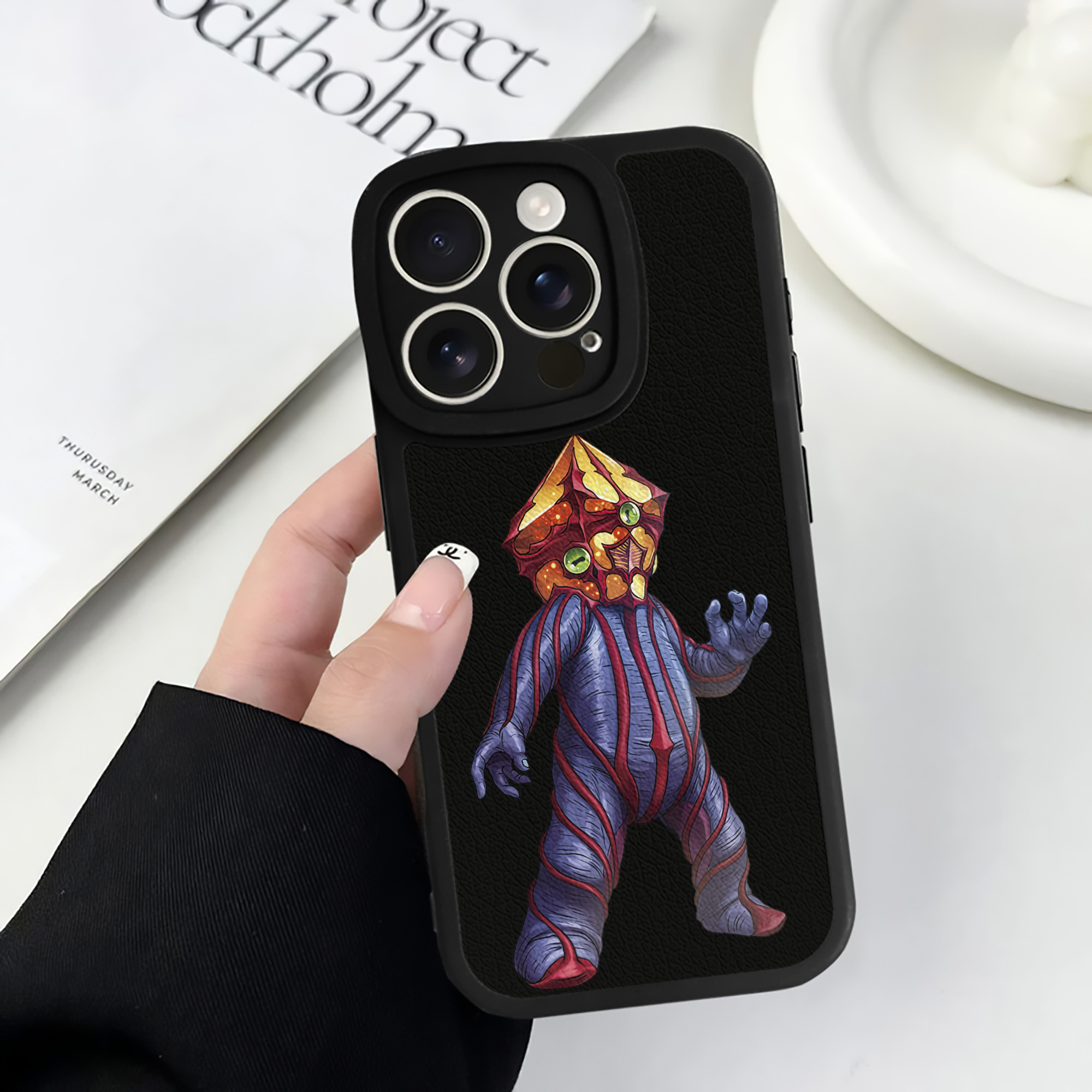 （画像用） ウルトラマン Ultraman 【iPhone 16シリーズ対応】シリコンスマホケース（レザー調） 材質：シリコン